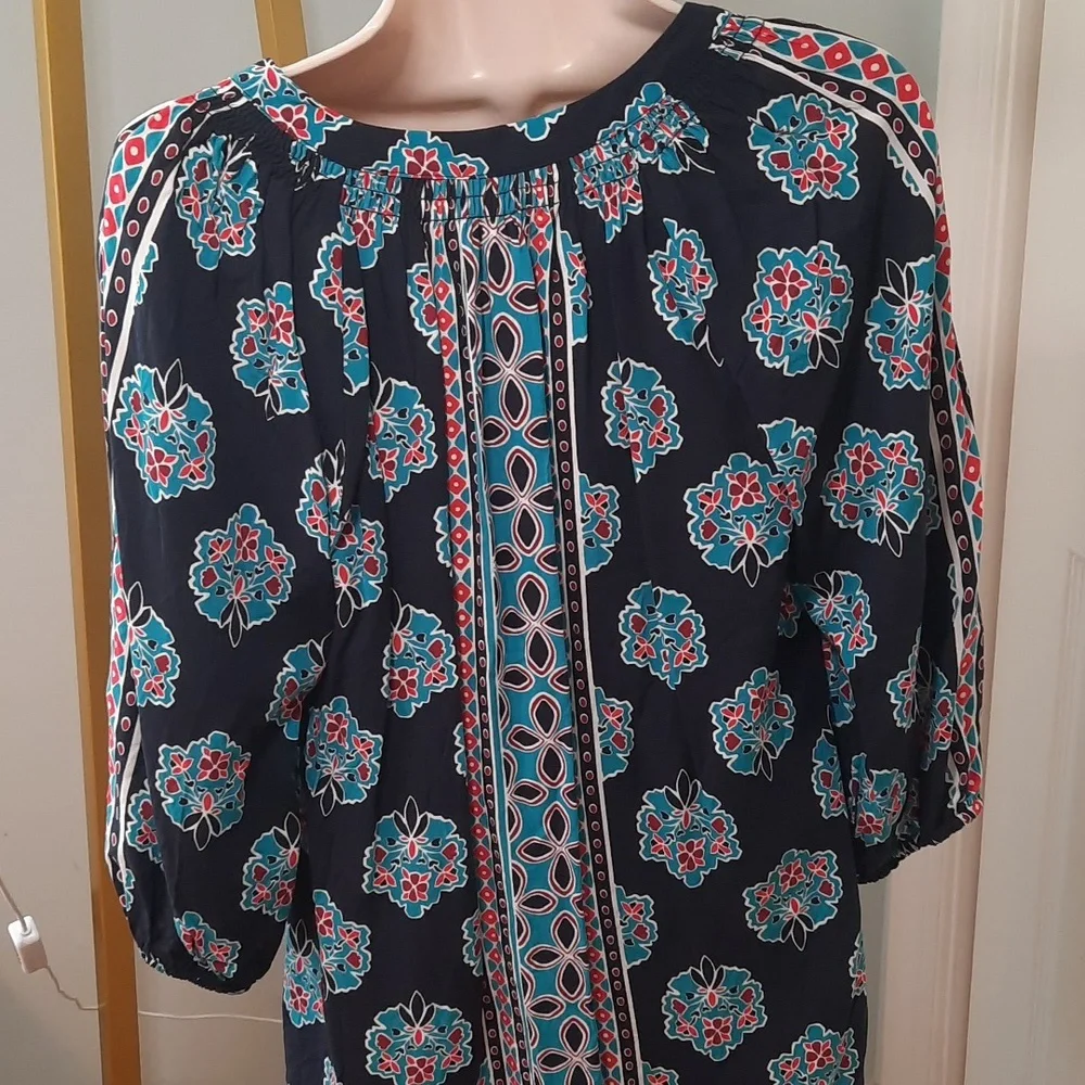Crown & Ivy Navy Printed Top Small - Picture 2 of 3